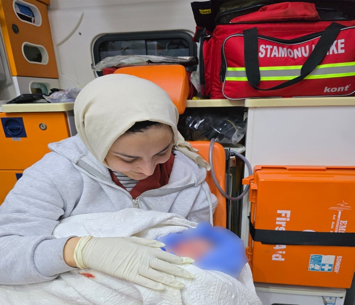 Siren Sesleri Arasında Doğum Yaptı (2)