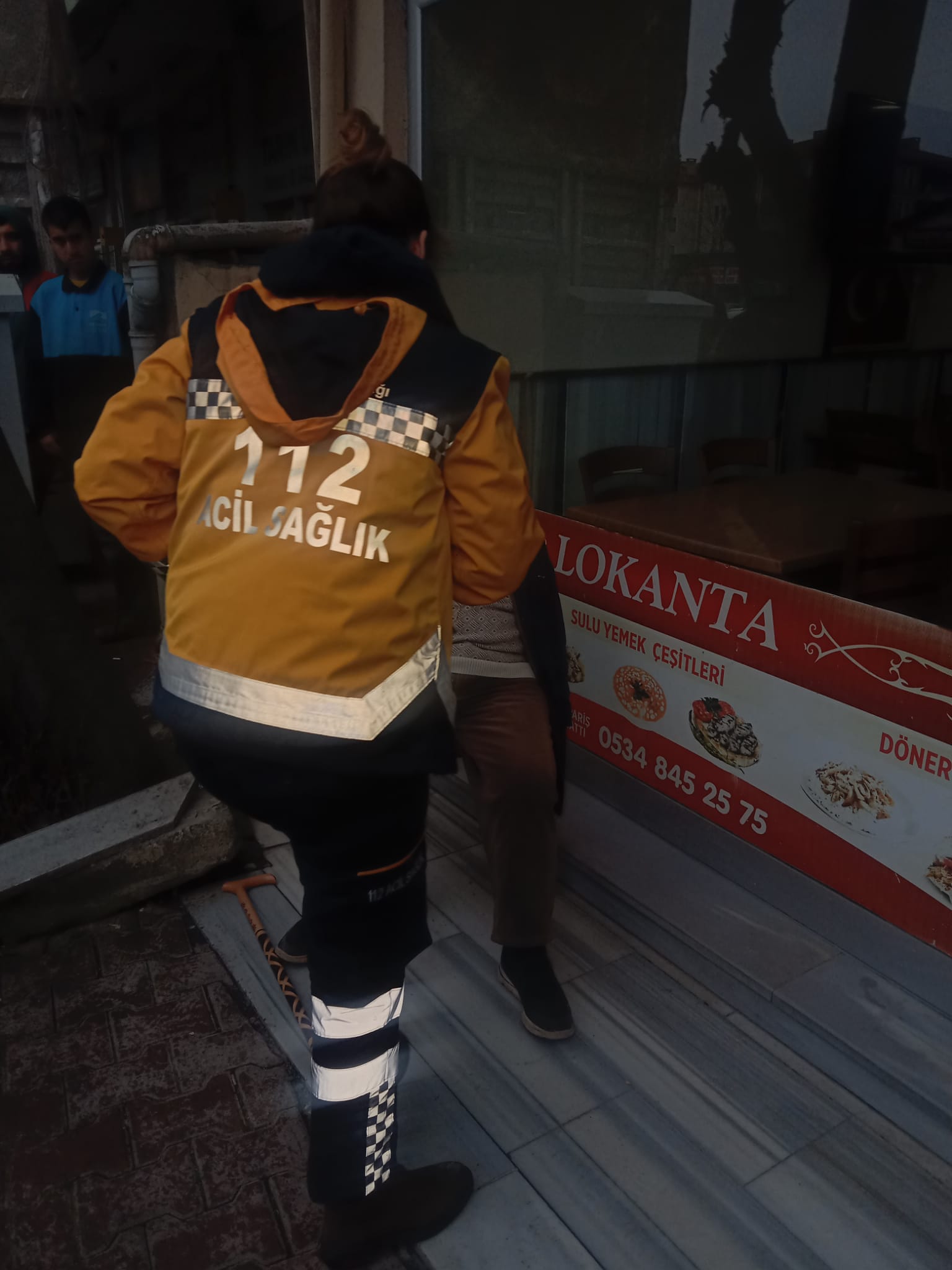Cide’de Lokantada Yemek Yiyen Yaşlı Adam Kalp Krizi Geçirdi (1)