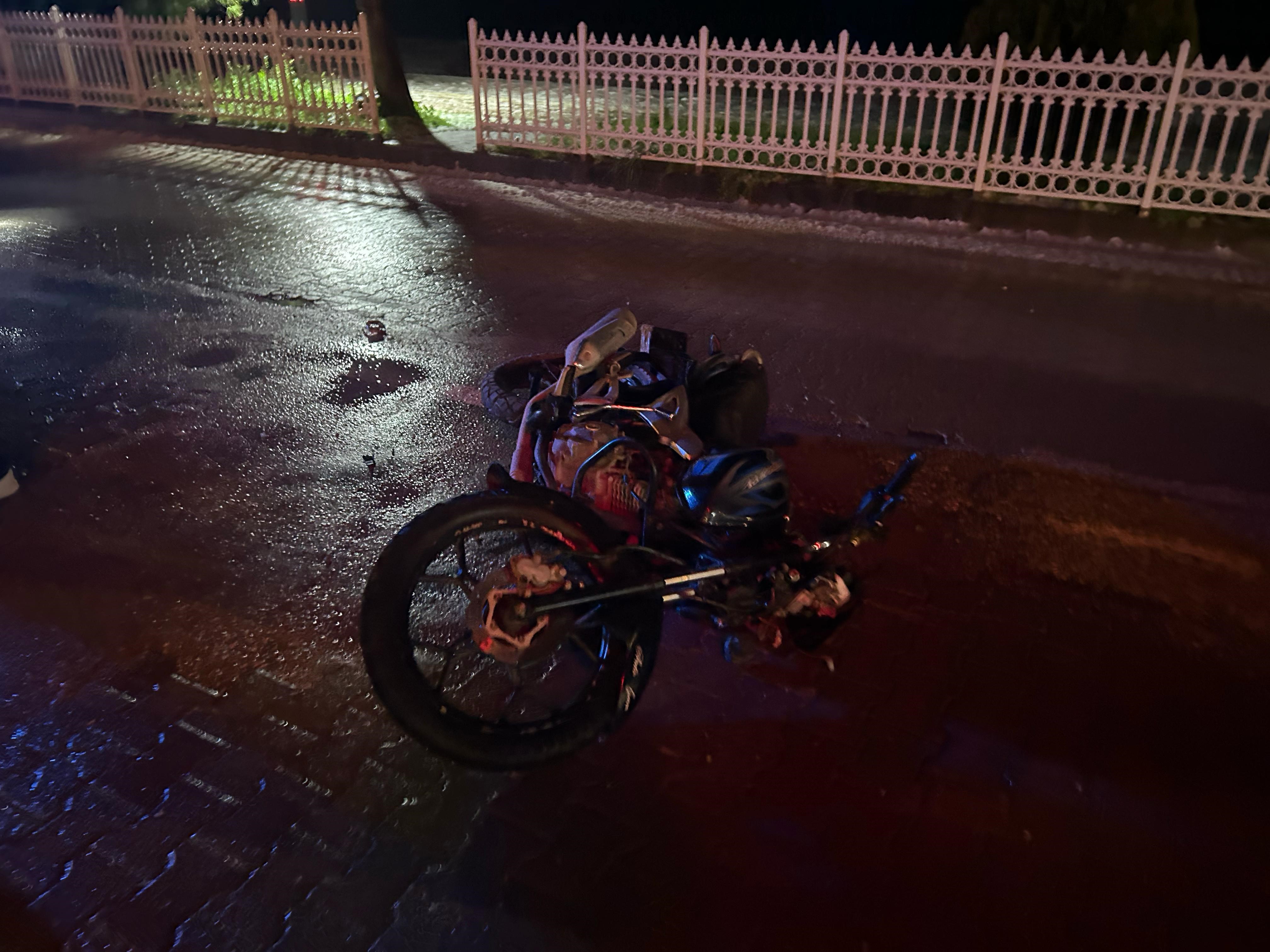 Cide'de Motosiklet Sürücüsü Yayaya Çarptı 2 Yaralı (3)