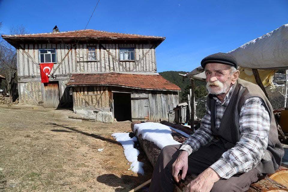 87 Yaşındaki Kastamonulu Sadık Amca, Şehit Oğlunu Yalnız Bırakmamak Için Köyünden Ayrılmıyor (1)