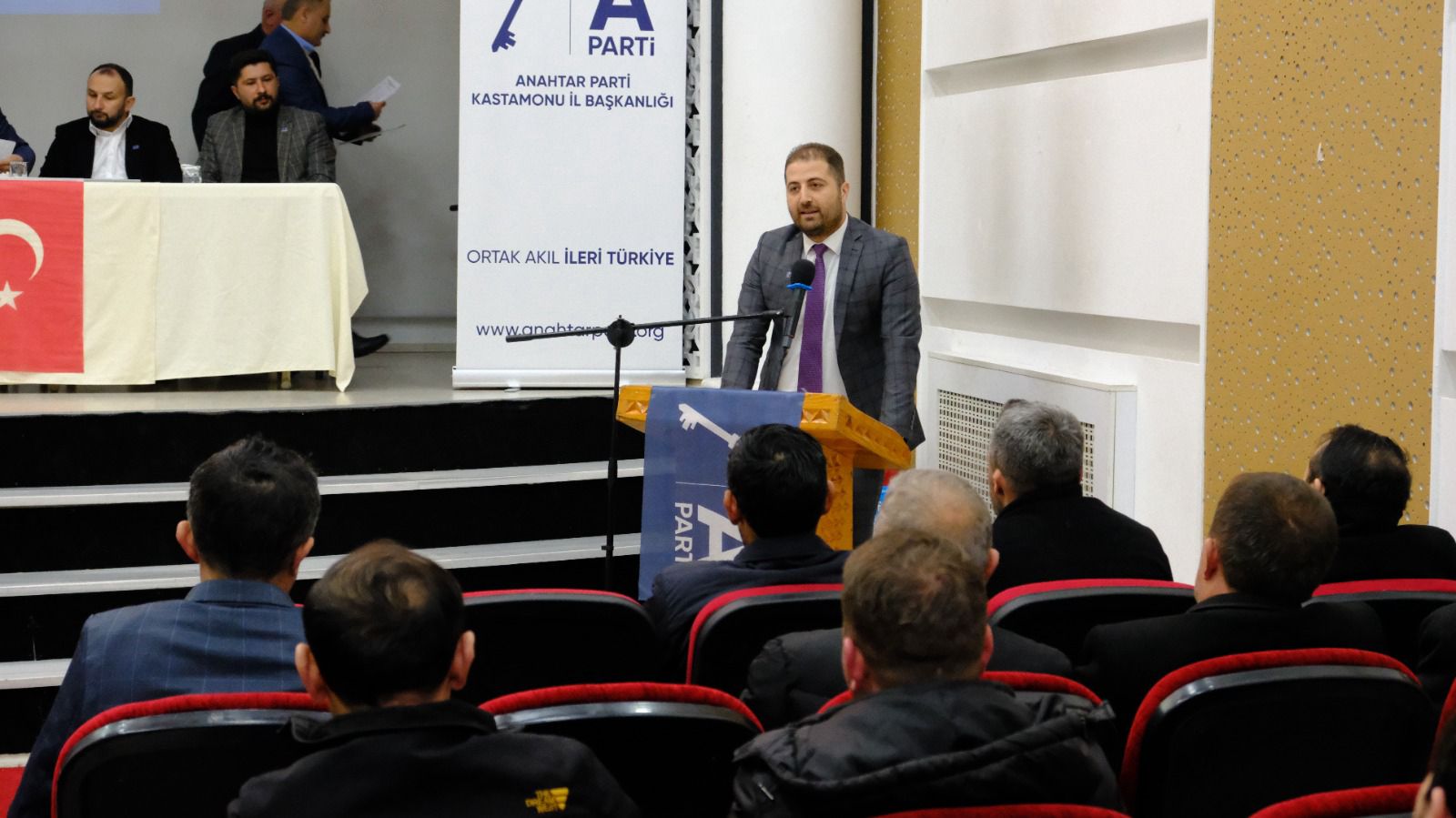 Anahtar Parti İl Başkanı Devlet, Millet Düşmanlarıyla Iş Tutmaz! (1)