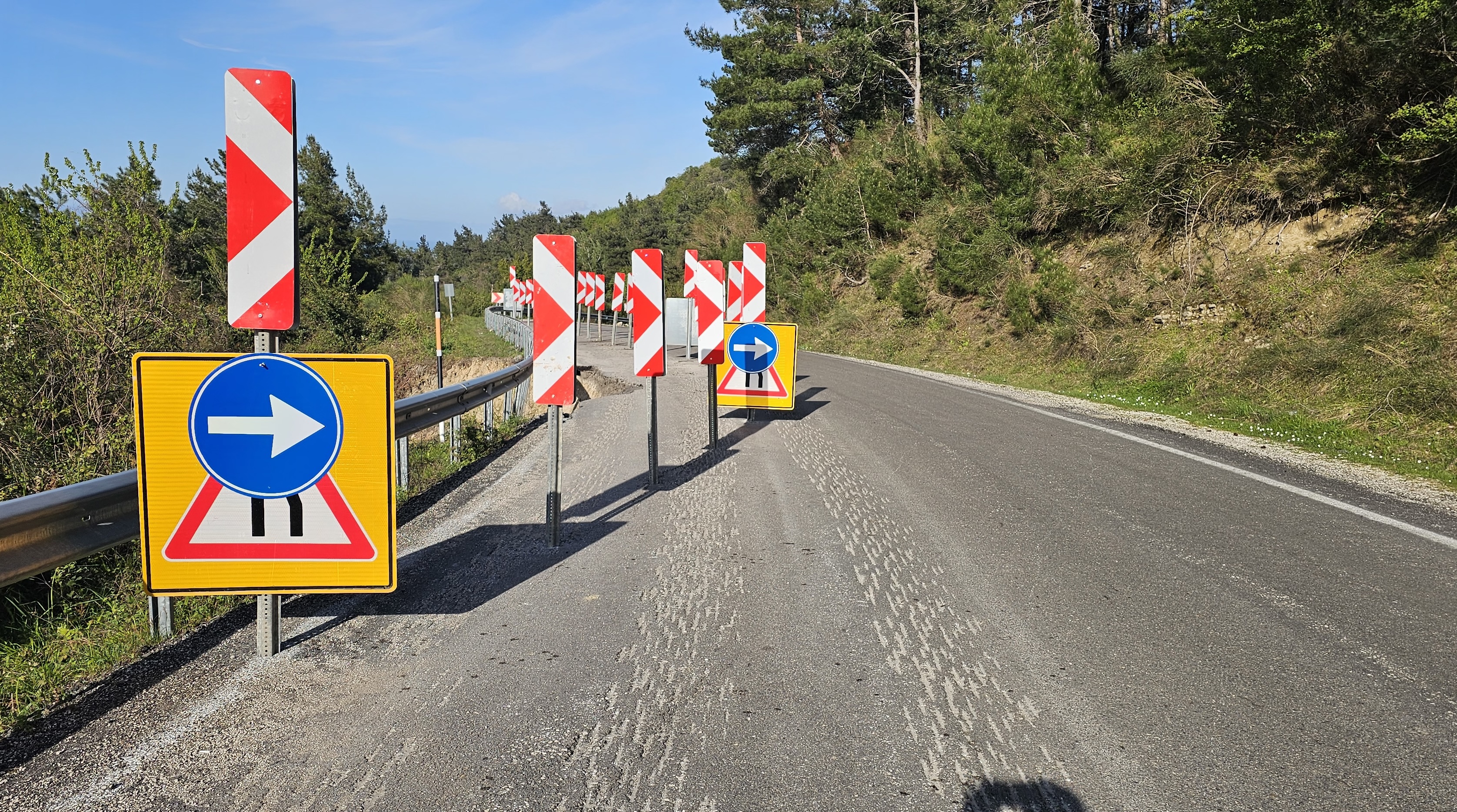 Cide Yolunda Heyelan Tehlike Oluşturuyor (3)
