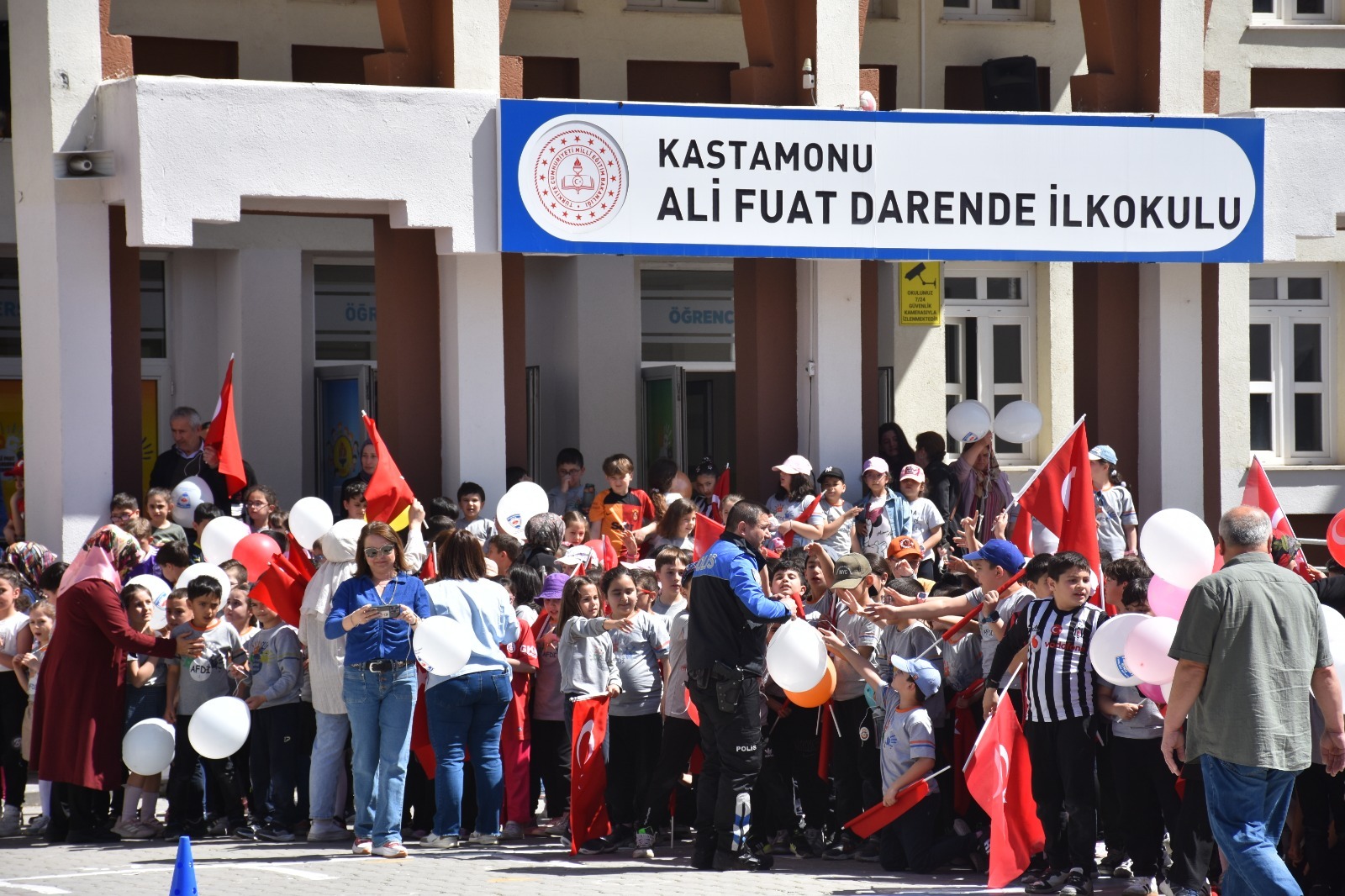 Emniyet’ten Çocuklara 23 Nisan Sürprizi (1)