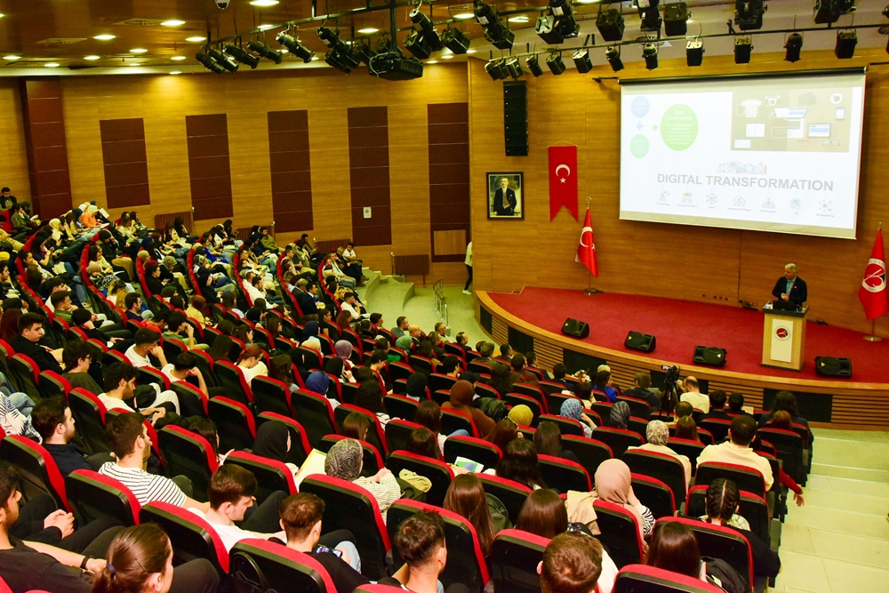 Kastamonu Üniversitesi’nde Dijitalleşen Dünya Konuşuldu3