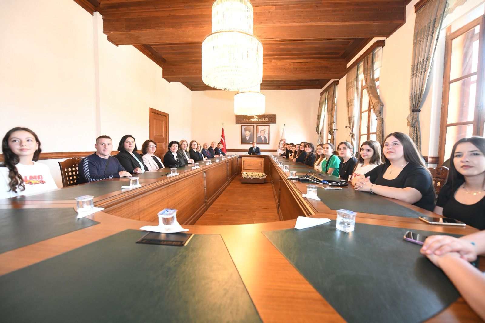 Vali Meftun Dallı, Makedonya'dan Gelen Öğrencileri Ağırladı (2)