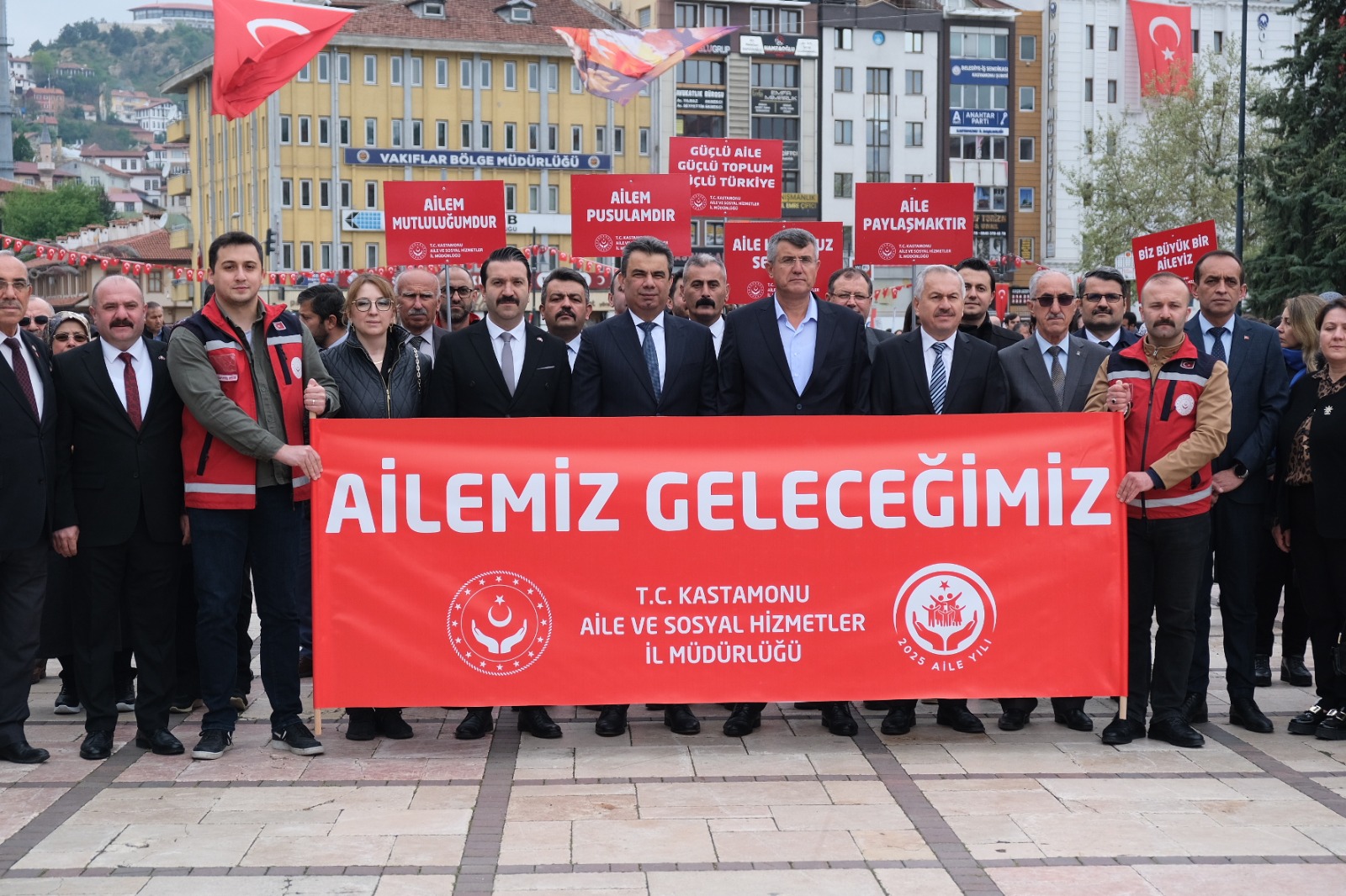 “Ailemiz, Geleceğimiz” Temalı Kortej Yürüyüşü Gerçekleştirildi (4)