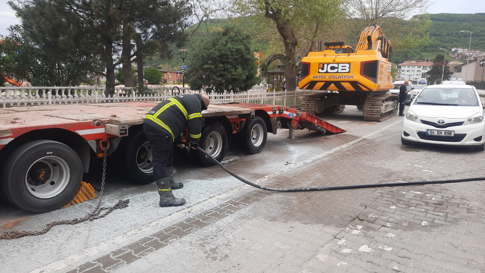 Cide Karayolları Tır Tutuştu (1)