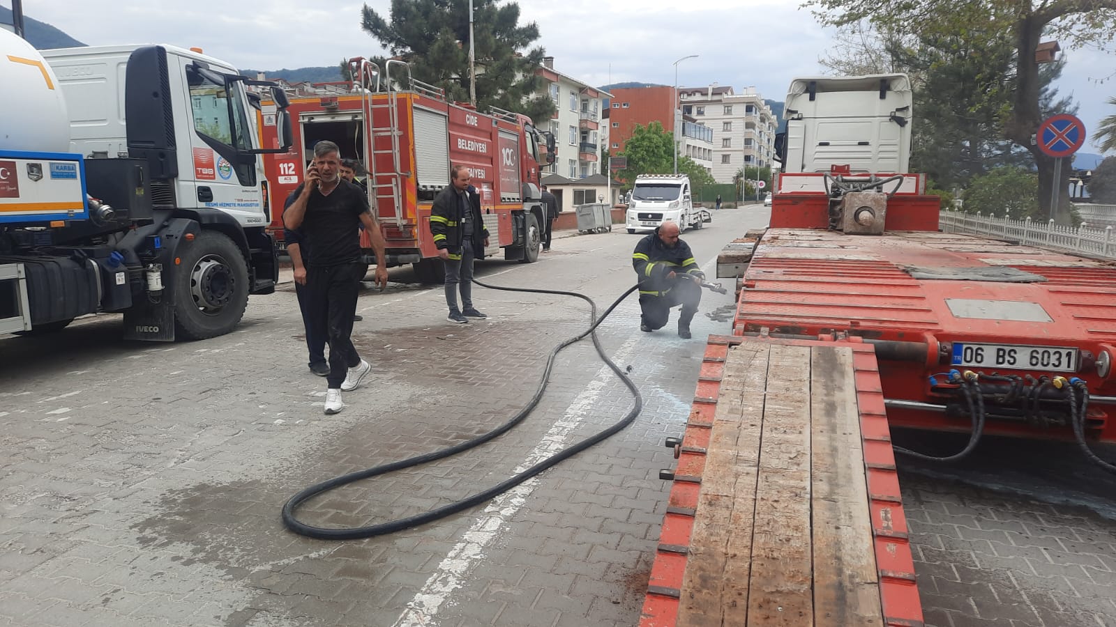 Cide Karayolları Tır Tutuştu (2)