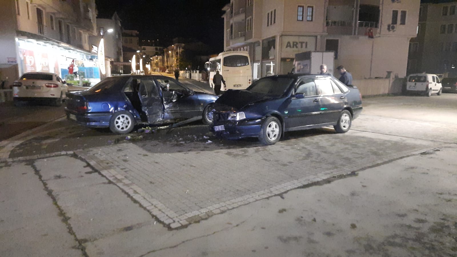 Cide’de Feci Kaza Kafa Kafaya Çarpıştılar (3)