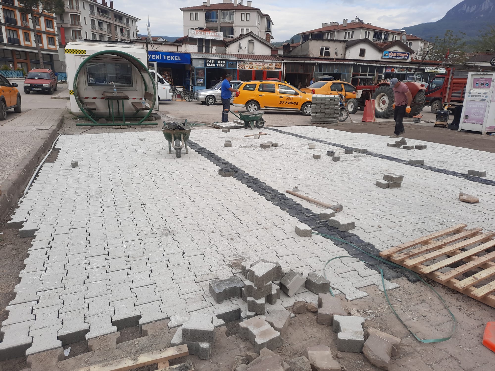 Cide’de Taksiciler Talep Etti, Başkan Demir Kırmadı (2)