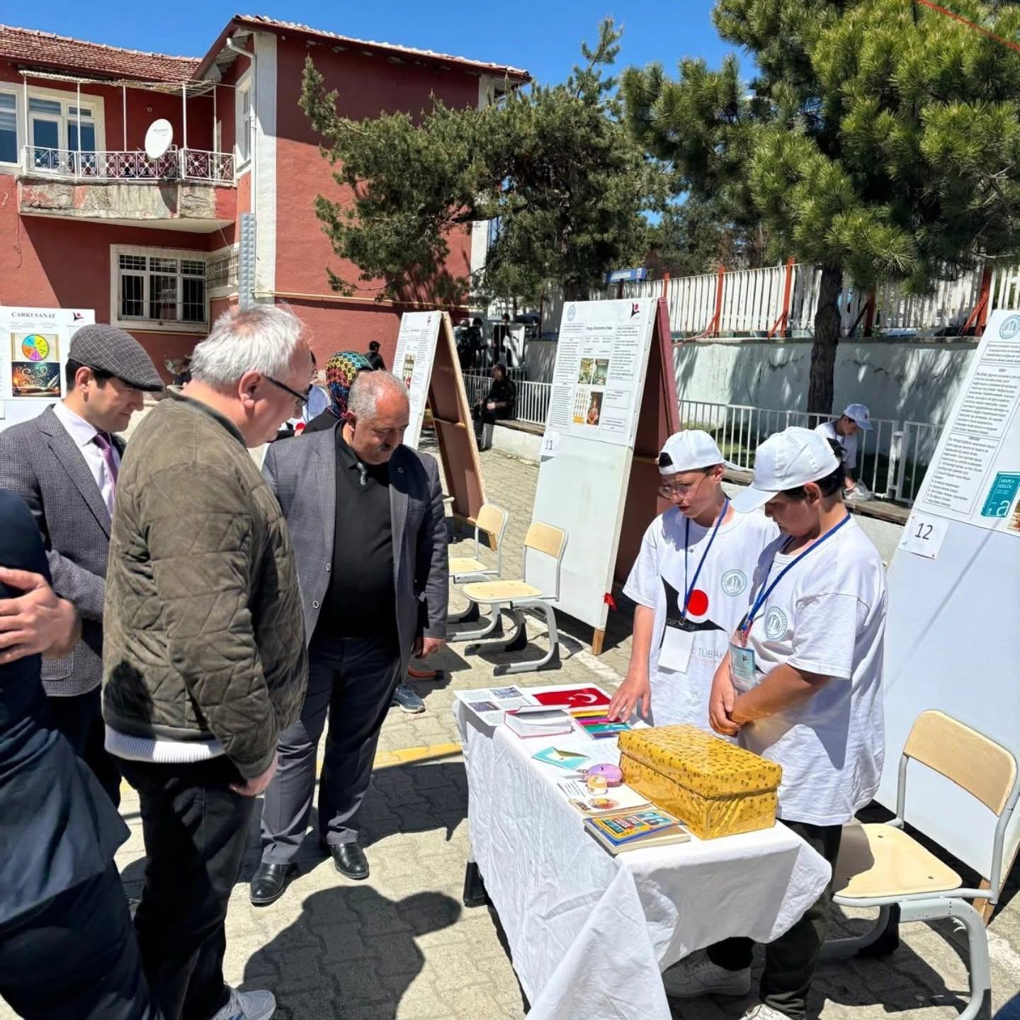 Devrekani'de Bilim Fuarı Gerçekleştirildi (2)