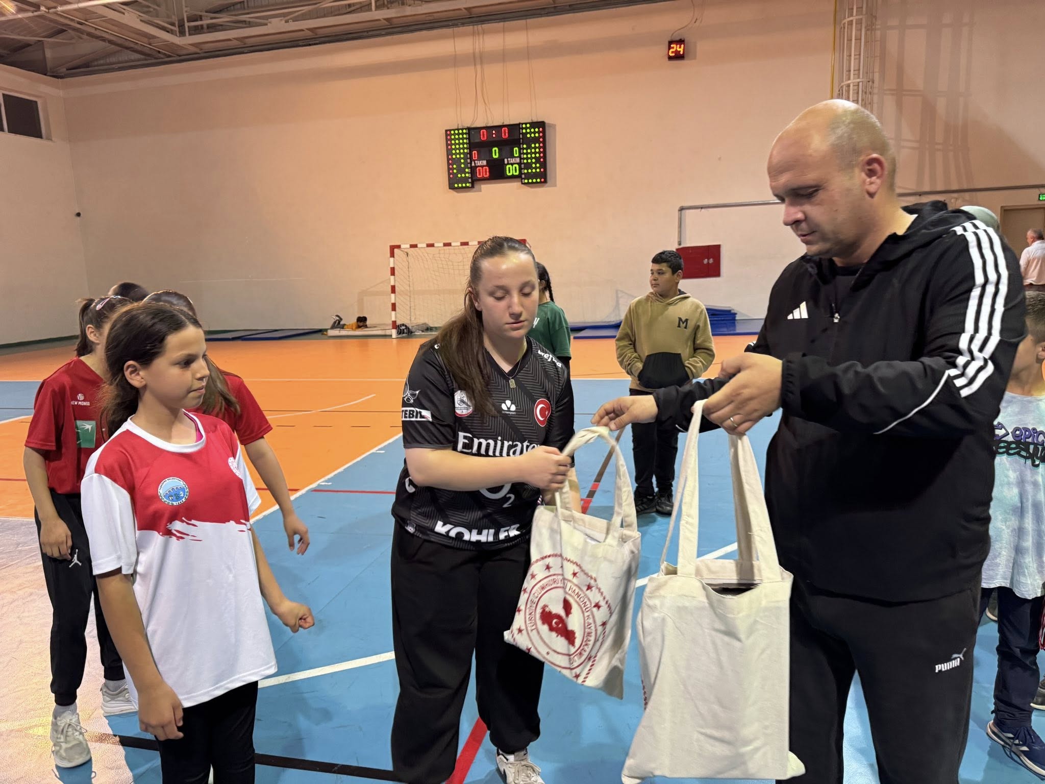 Hanönü Kaymakamı Denli’den Genç Sporculara Destek (1)