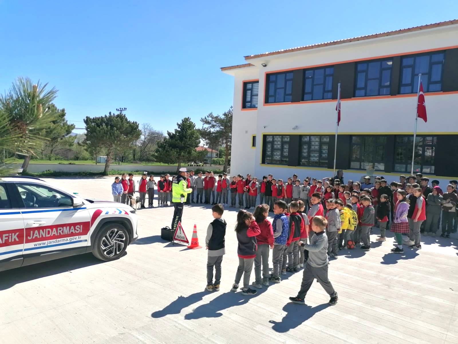 Jandarmadan Miniklere Trafik Eğitimi