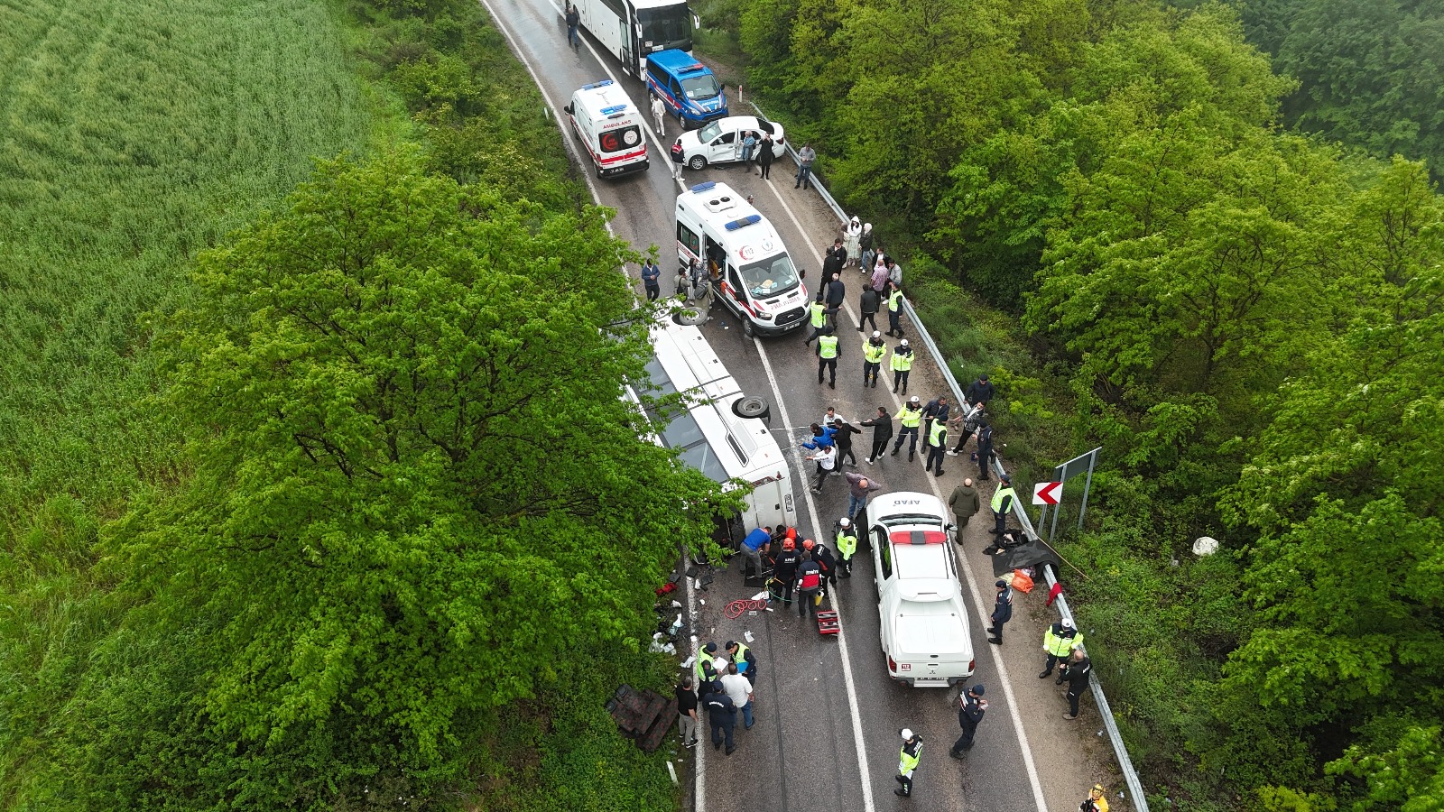Tur Otobüsü Devrildi Kastamonu Üni (6)