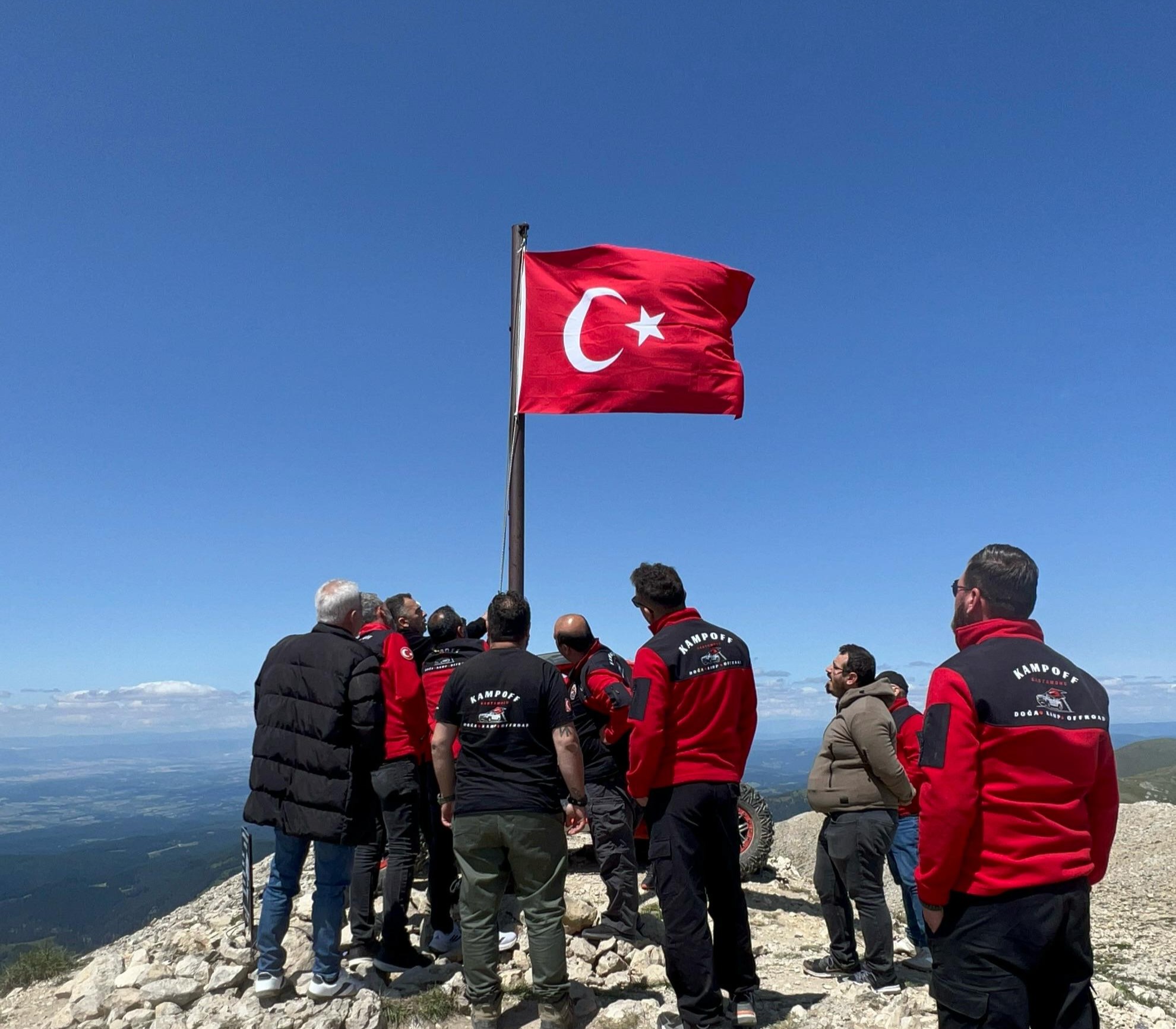 Kampoff'tan 2 Bin 587 Rakımlı Zirvede Anlamlı Etkinlik (2)