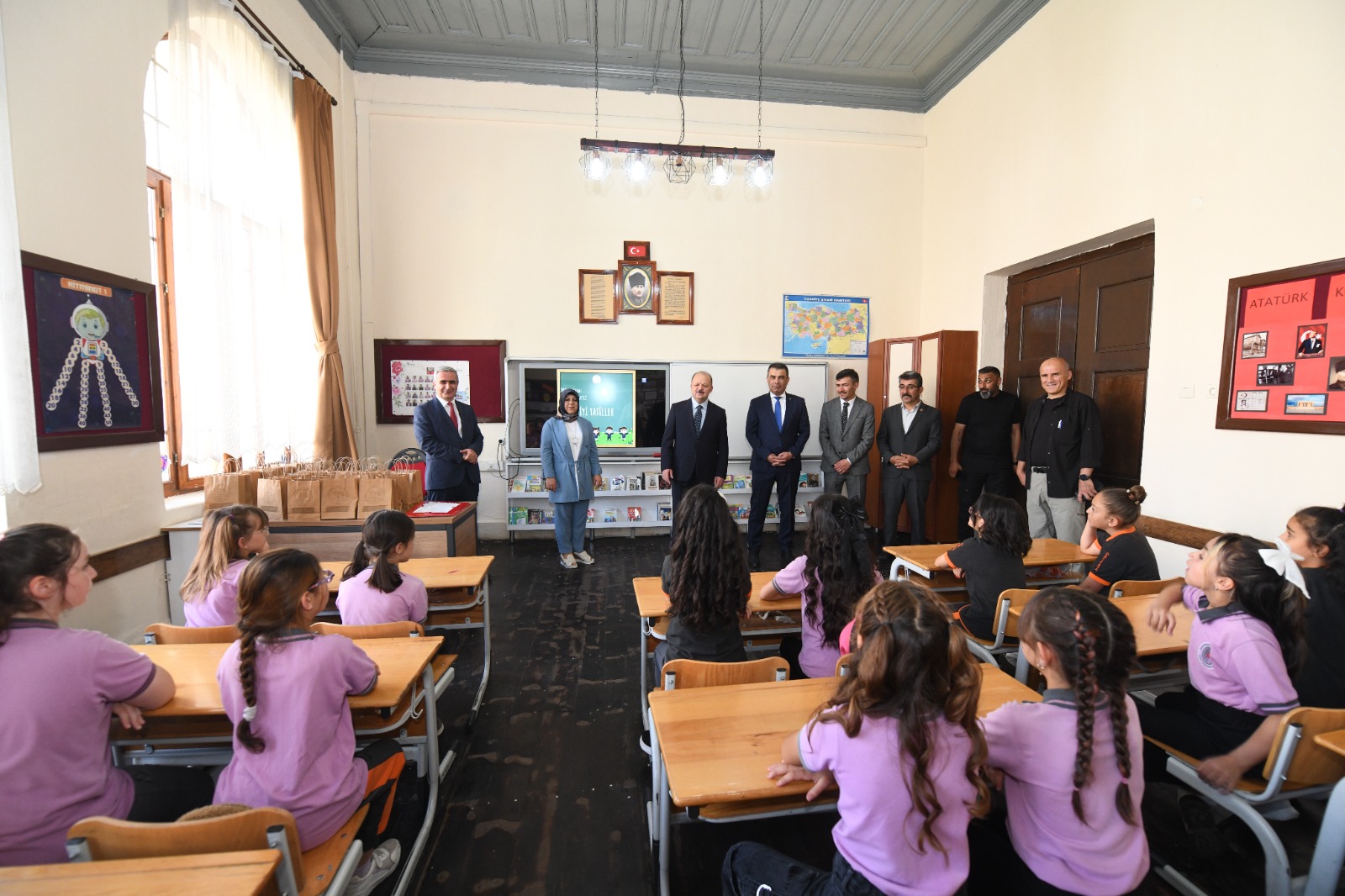 Vali Dallı Gazipaşa İlkokulu’nda Düzenlenen Karne Törenine Katıldı (4)