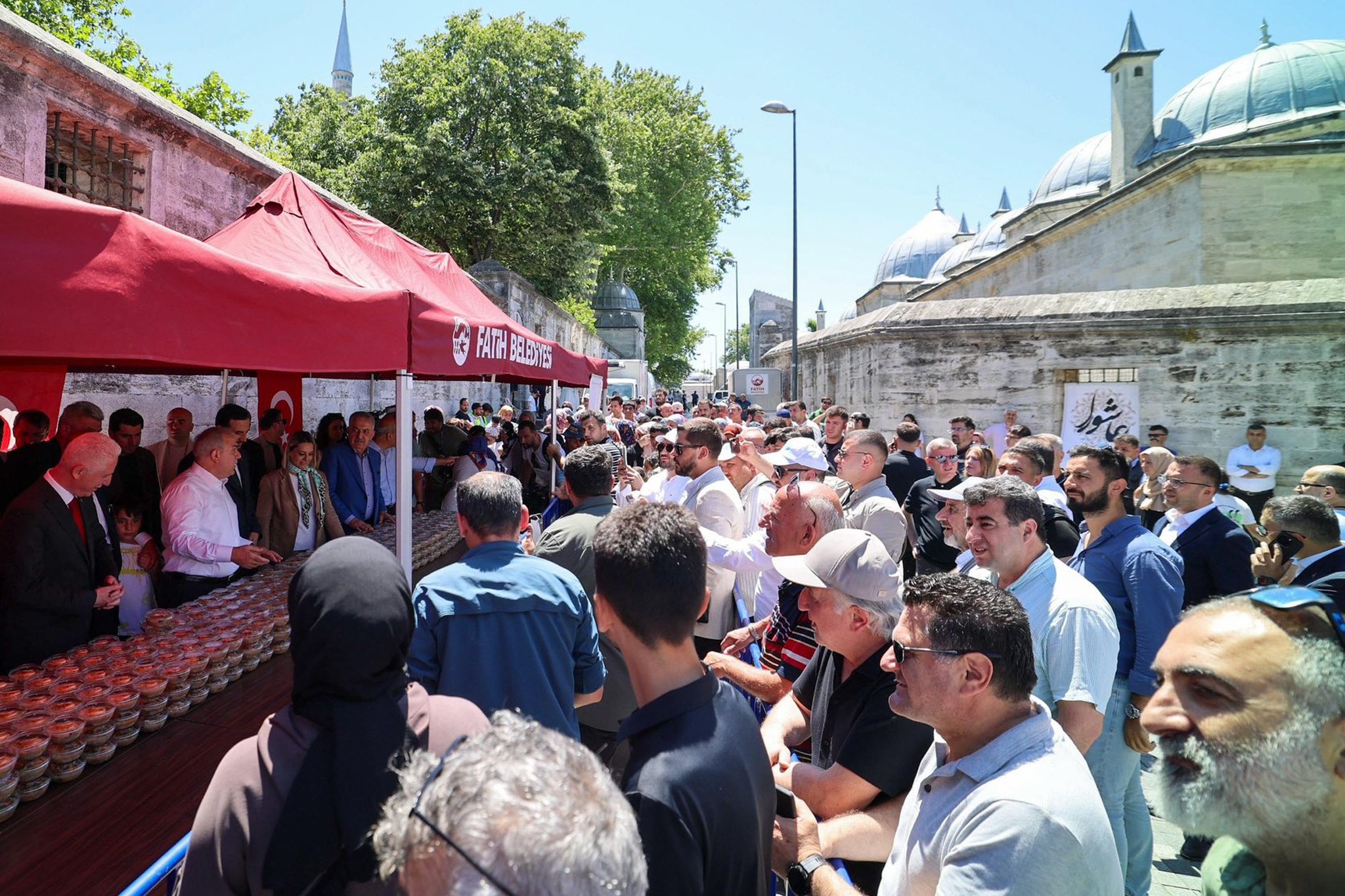 Ak Parti Kastamonu Heyeti İstanbul'da Vatandaşlara Aşure Ikram Etti (1)