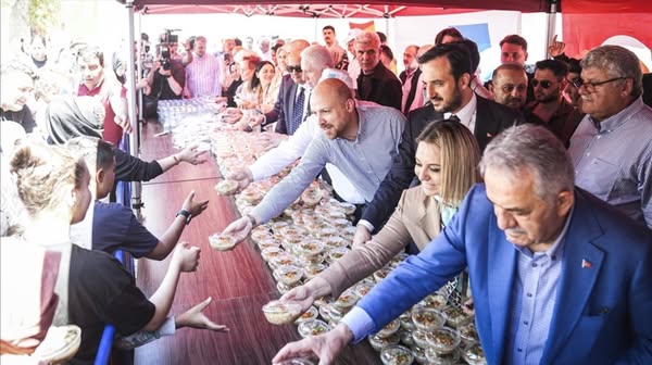Ak Parti Kastamonu Heyeti İstanbul'da Vatandaşlara Aşure Ikram Etti (3)