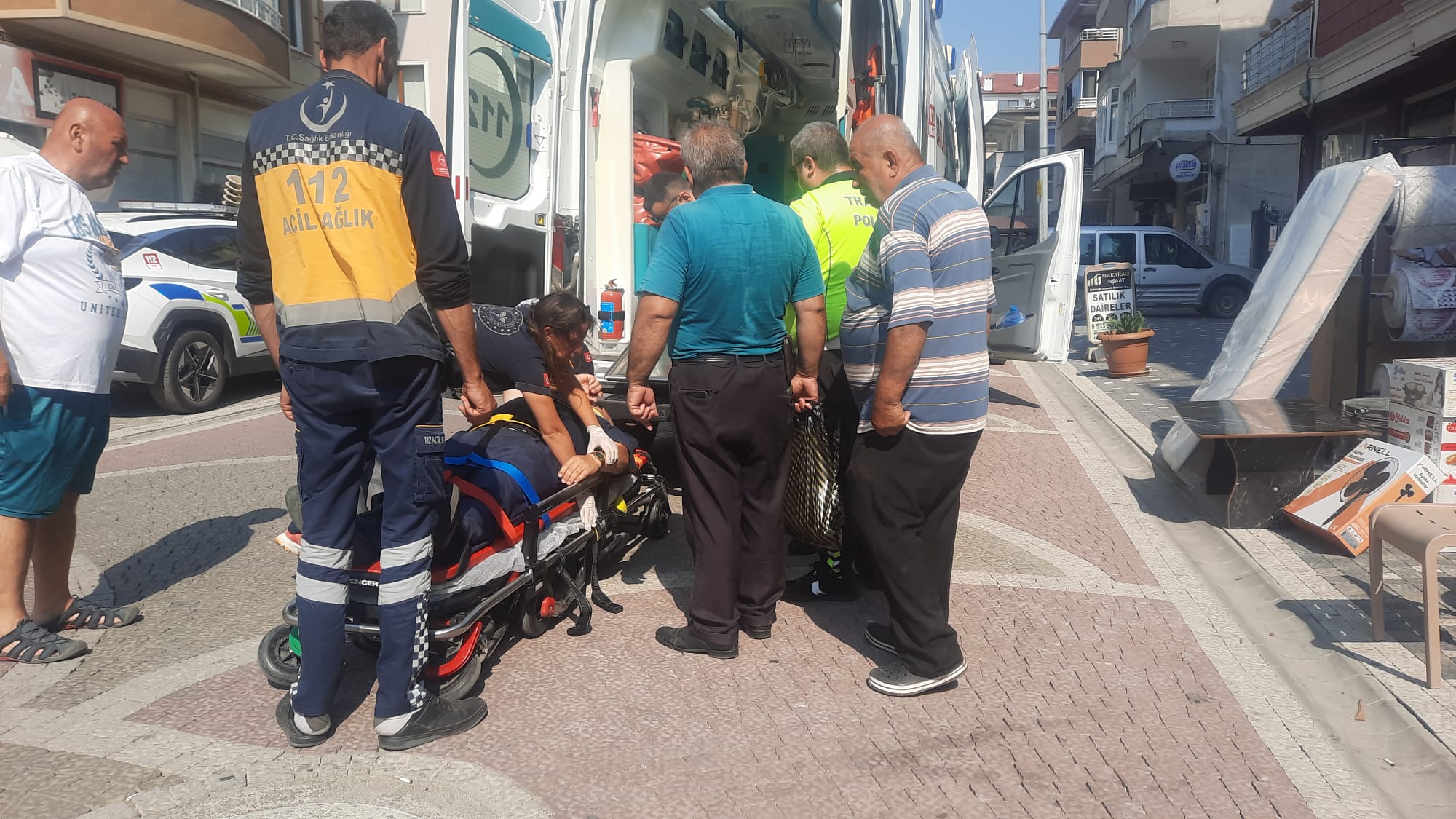 Cide’de Pikap Yayaya Çarptı 1 Yaralı (2)