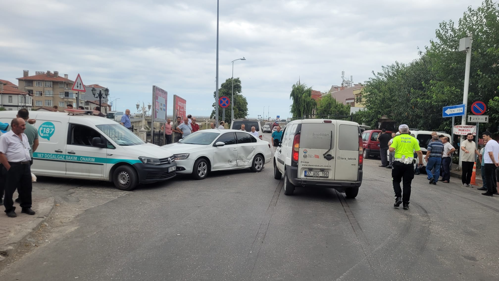 İnebolu’da Kaza 4 Araç Birbirine Girdi (4)