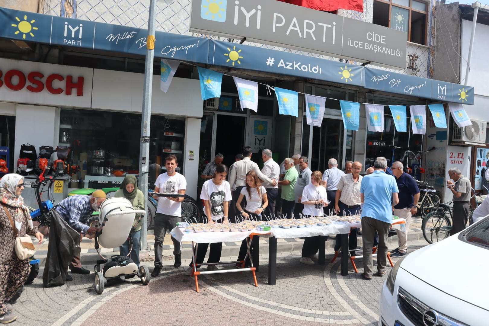 İyi̇ Parti Cide’de 2 Bin Aşure Dağıttı (3)