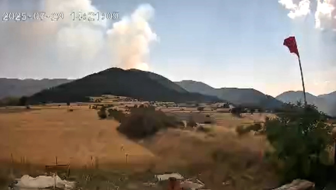 Kastamonu Sınırındaki Orman Yangınının Çıkış Anı Kameraya Yansıdı (2)