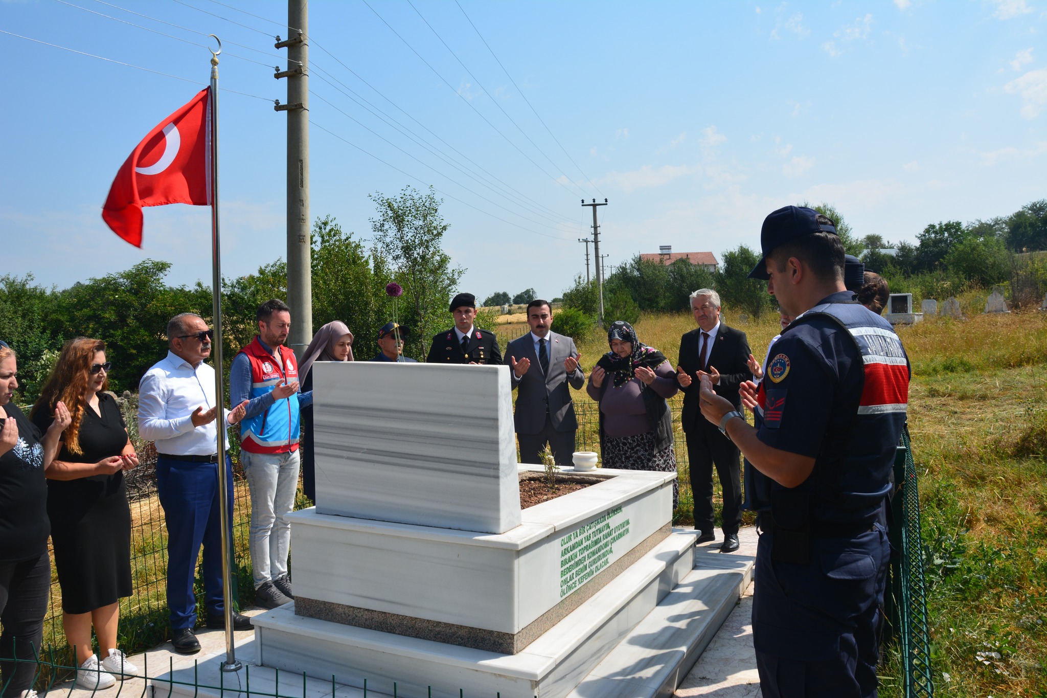 Kaymakam Şahin'den 15 Temmuz Şehitlerine Vefa Ziyareti (4)