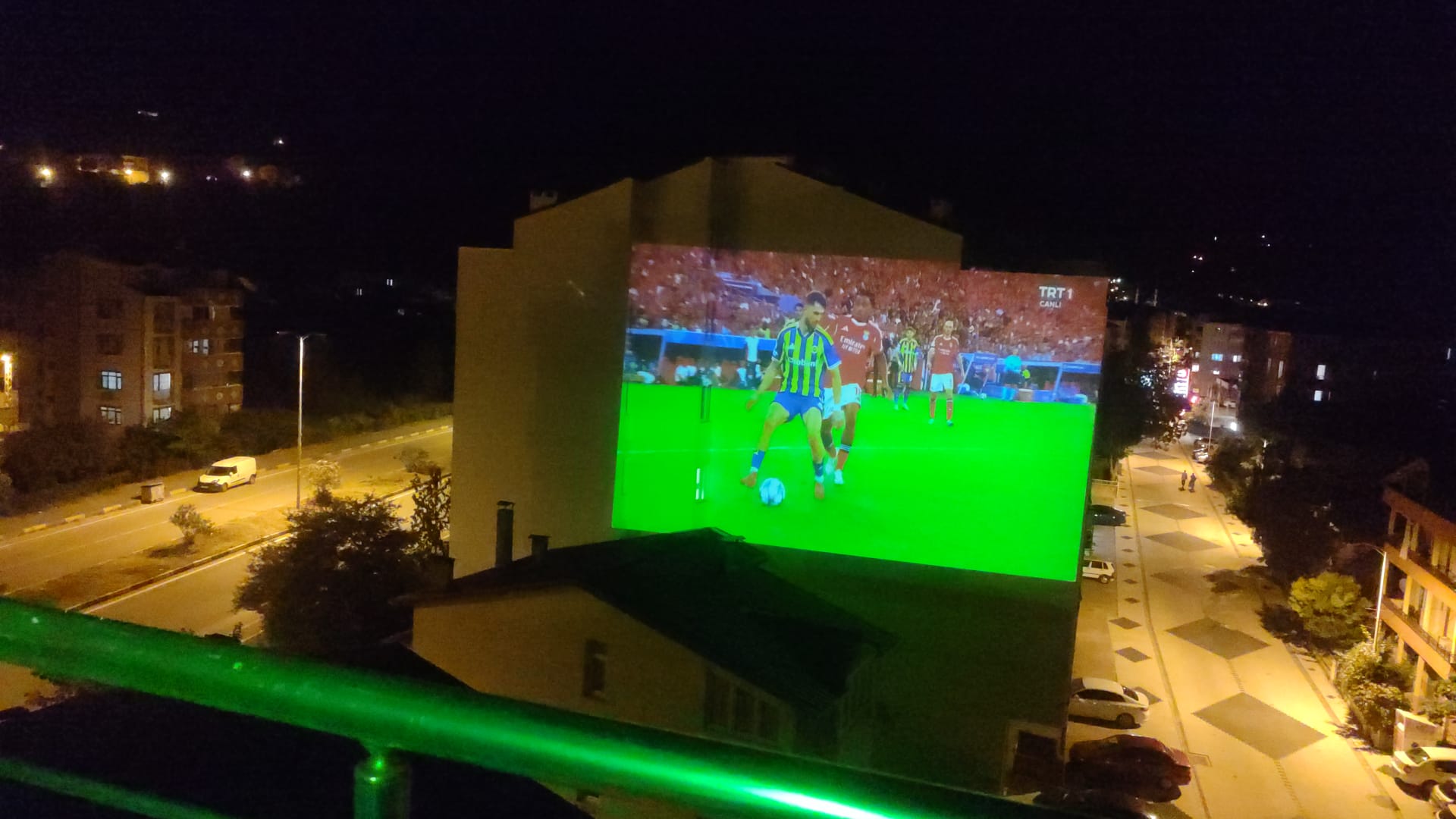 Cideli Iş Insanı Dev Maçı Dev Ekranda Izletti (2)