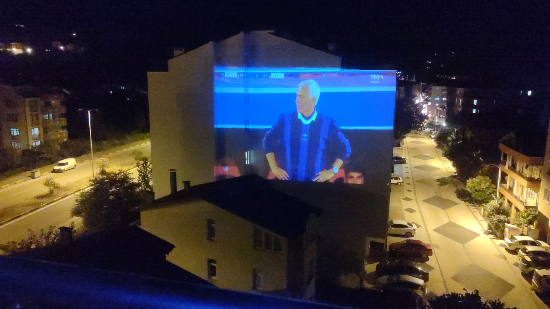 Cideli Iş Insanı Dev Maçı Dev Ekranda Izletti (3)