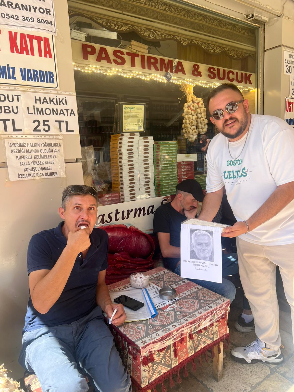 Kastamonu'da Mourinho'nun Helvasını Dağıttılar!