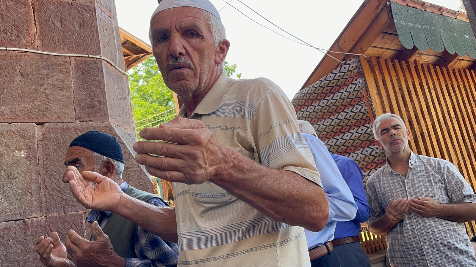 Kastamonu'da Yüzlerce Vatandaş Ellerini Semaya Açtı (3)