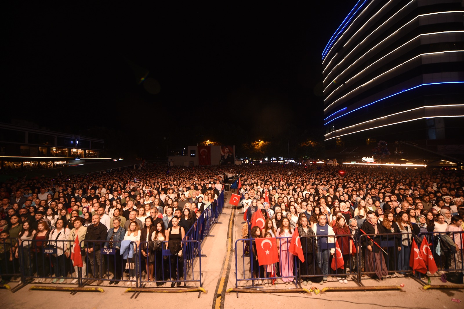 Melek Mosso Rüzgarı Esti (1)