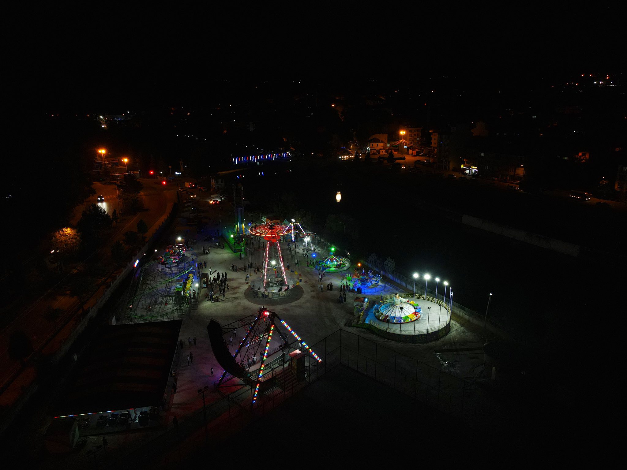 Taşköprü’de Festival Coşkusu Lunaparkla Başladı (1)