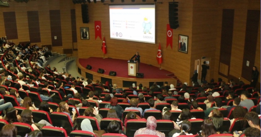 Emniyet, Kastamonu Üniversitesi’nde 3500 Öğrenciyle Buluştu (1)