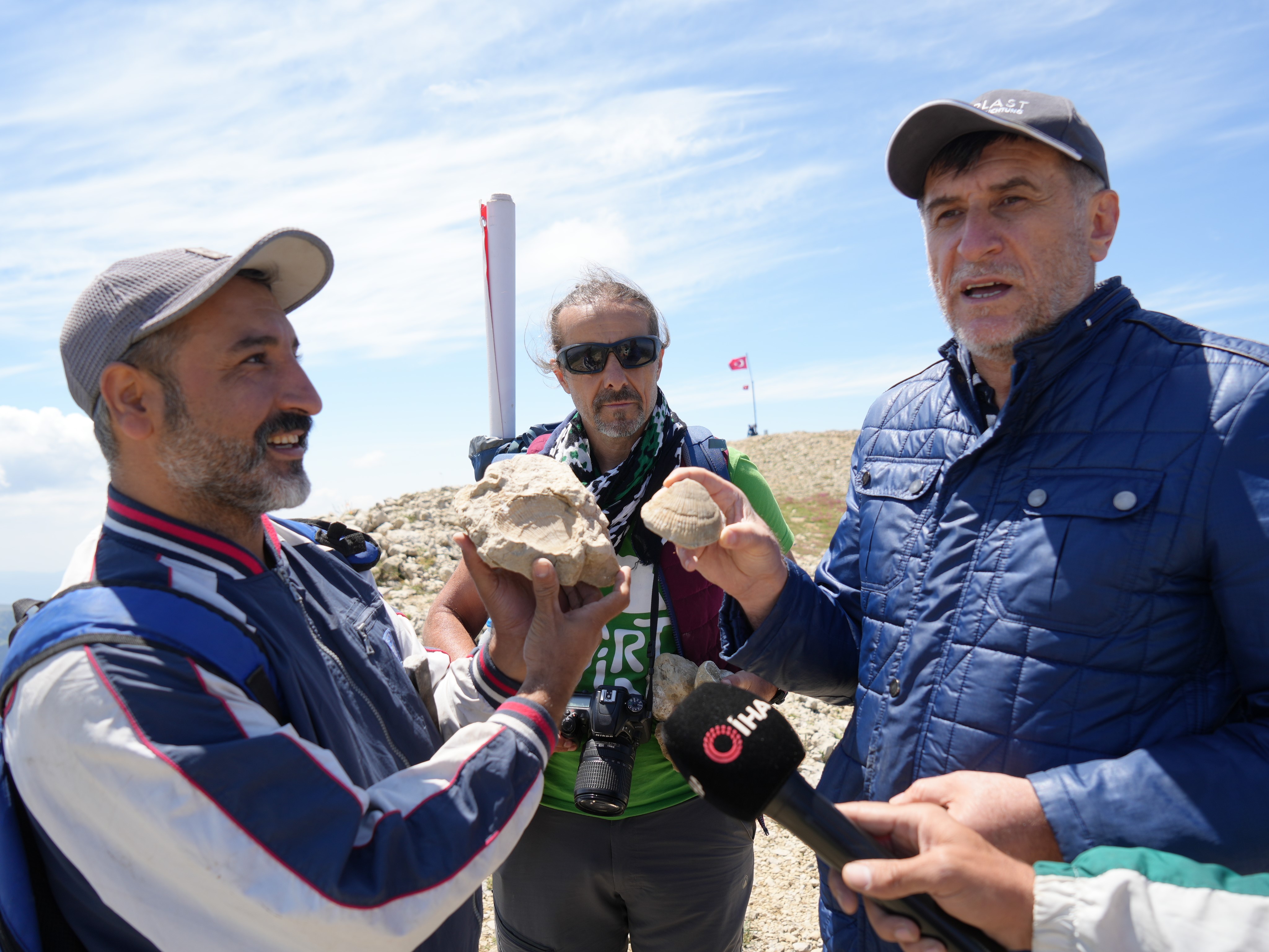 Hacet Tepesine Tırmanış Yapan Doğa Tutkunu Grup, Deniz Fosilleri Buldu (4)