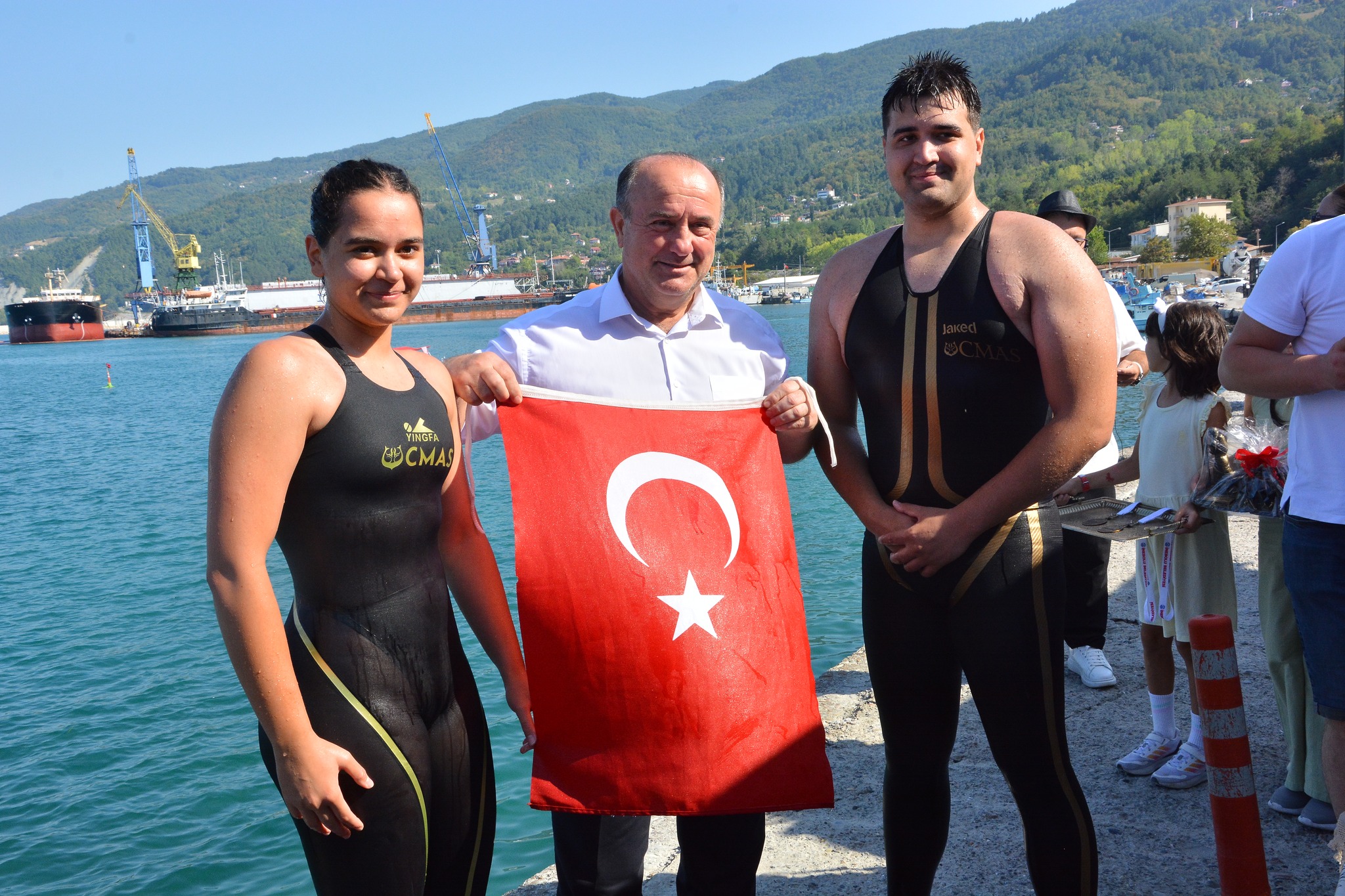 İnebolulu Şampiyon Kardeşlerden Bayrak Gösterisi (1)