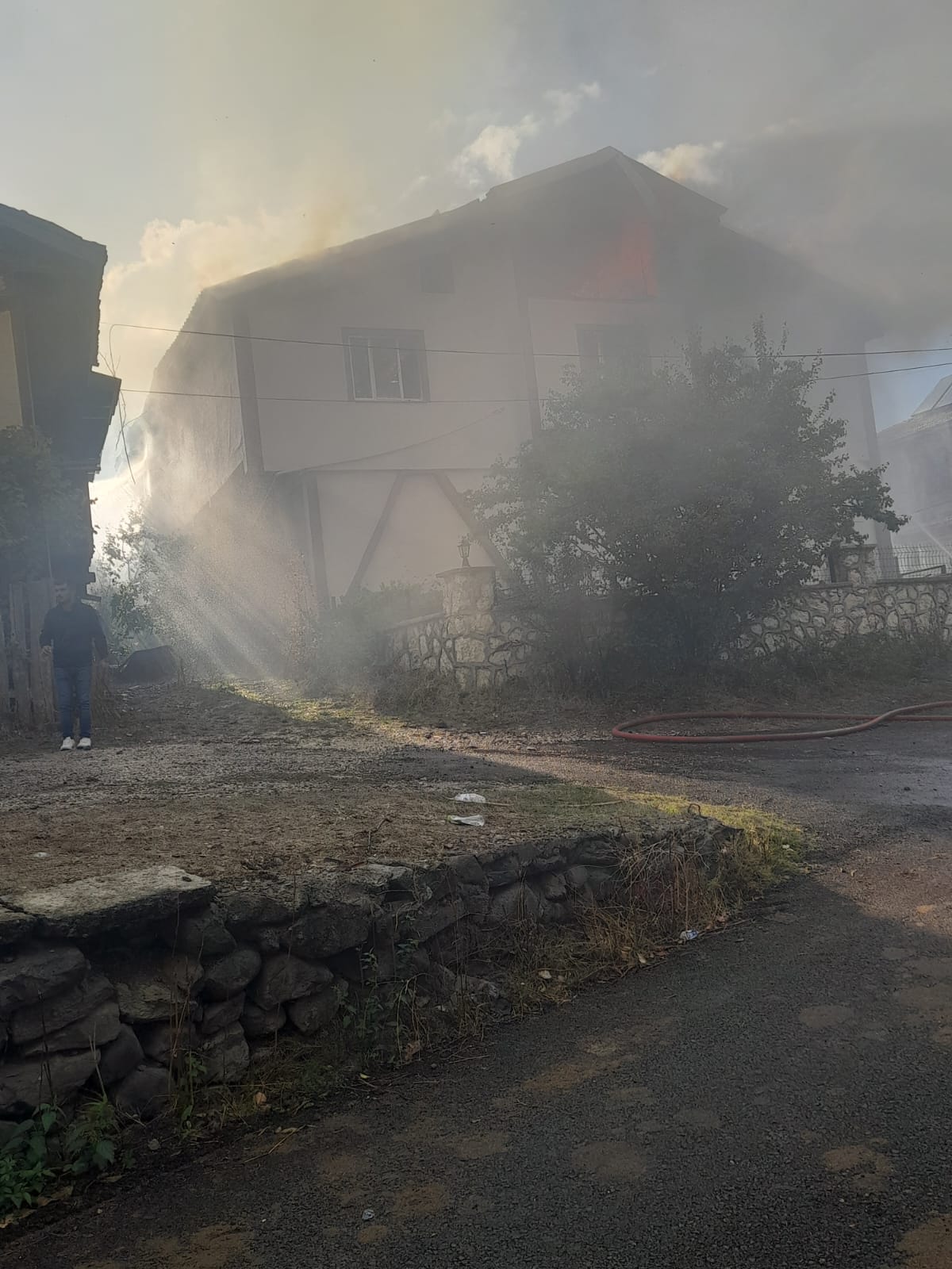 Kastamonu'da Ahşap Ev Çayır Çayır Yandı (1)