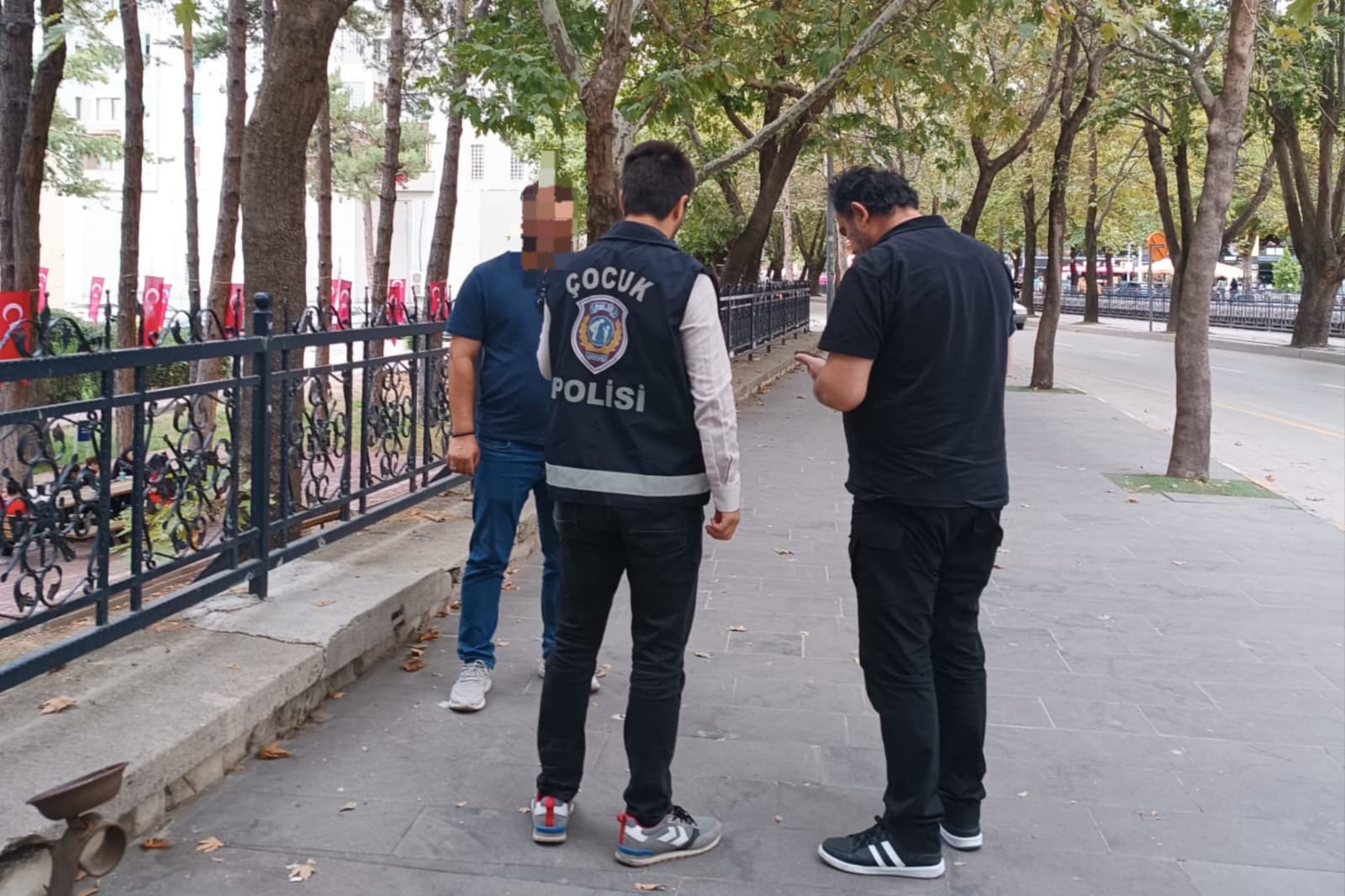 Okul Çevreleri Denetlendi, 876 Şahıs Kontrol Edildi (2)