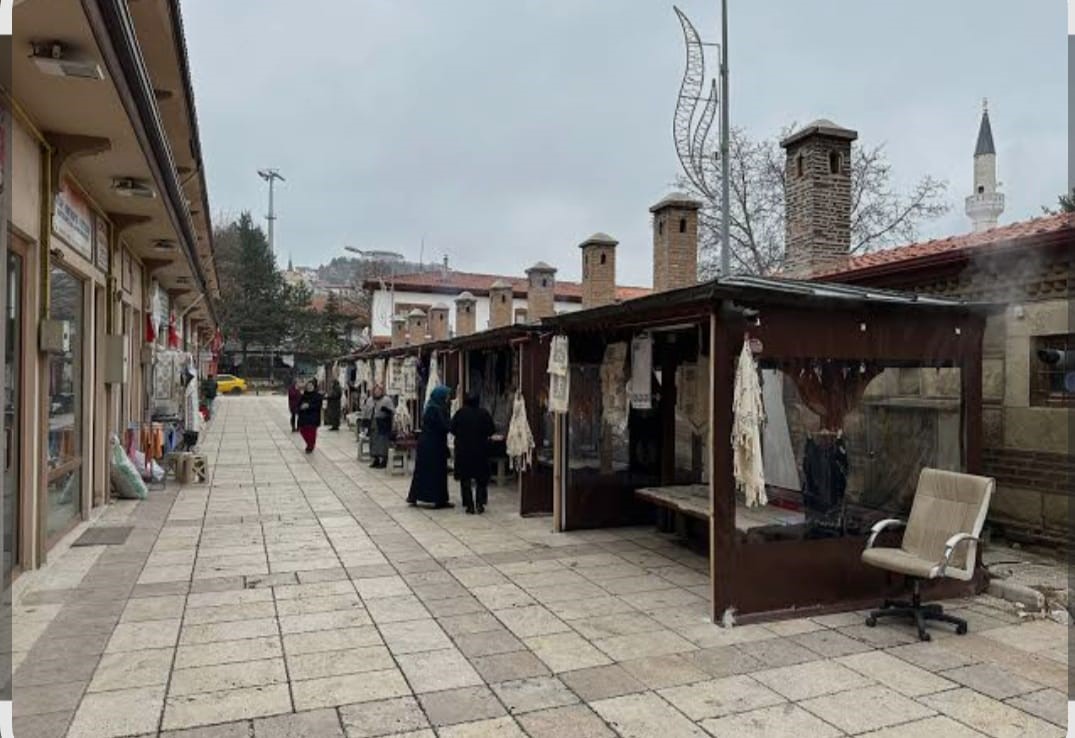 Üstü Gitti Altı Kaldı (2)