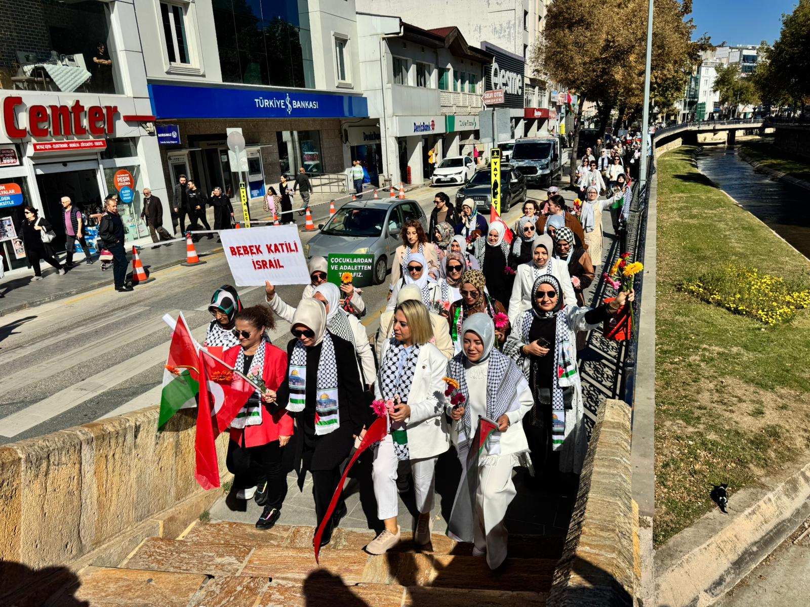 Ak Parti Kadın Kolları’ndan “Gazze Için Sessiz Çığlık” Etkinliği (1)