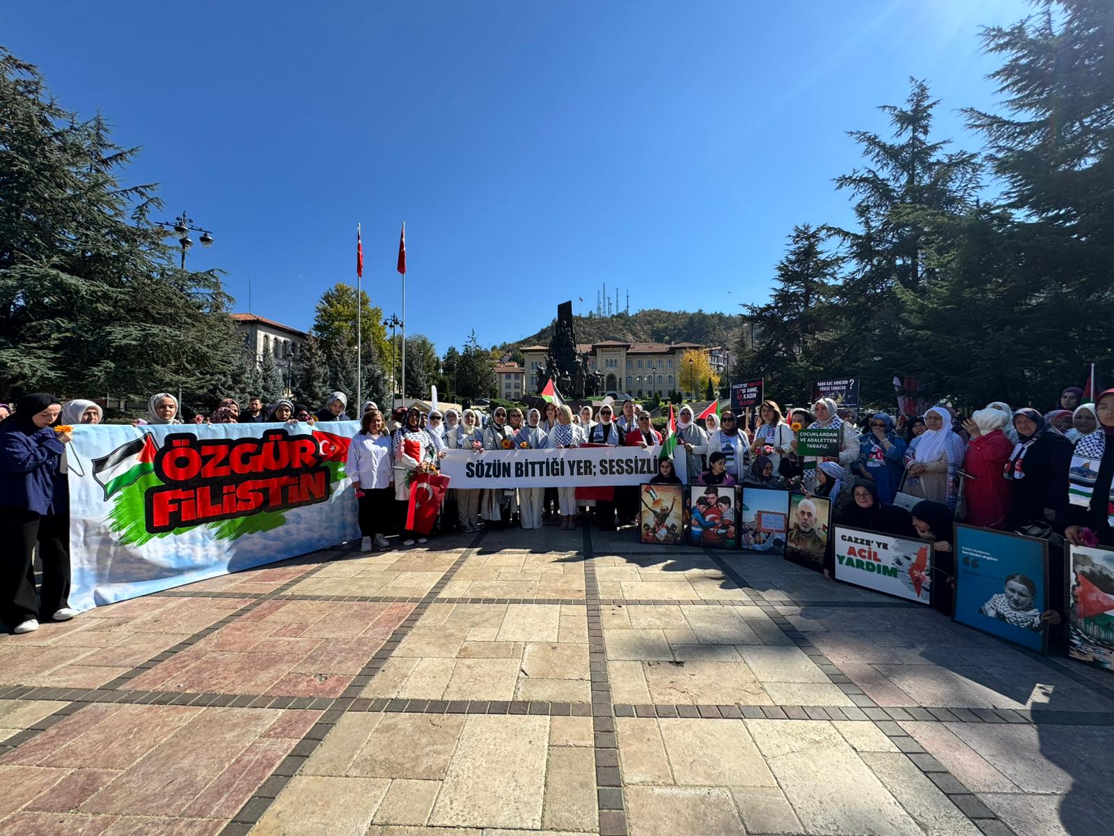 Ak Parti Kadın Kolları’ndan “Gazze Için Sessiz Çığlık” Etkinliği (2)