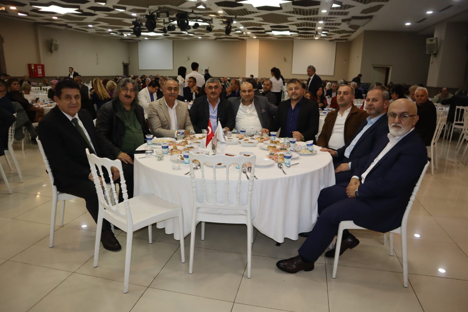 Alkışlar Kas Der Üsküdar Şubesine (1)