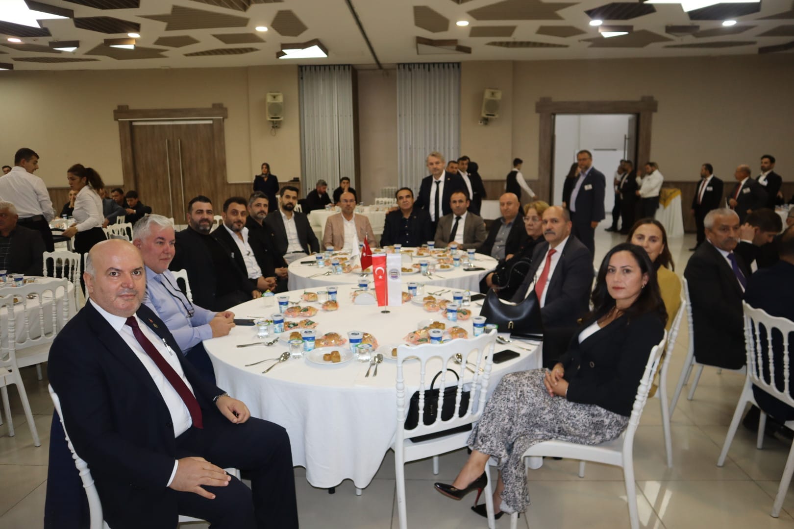 Alkışlar Kas Der Üsküdar Şubesine (2)