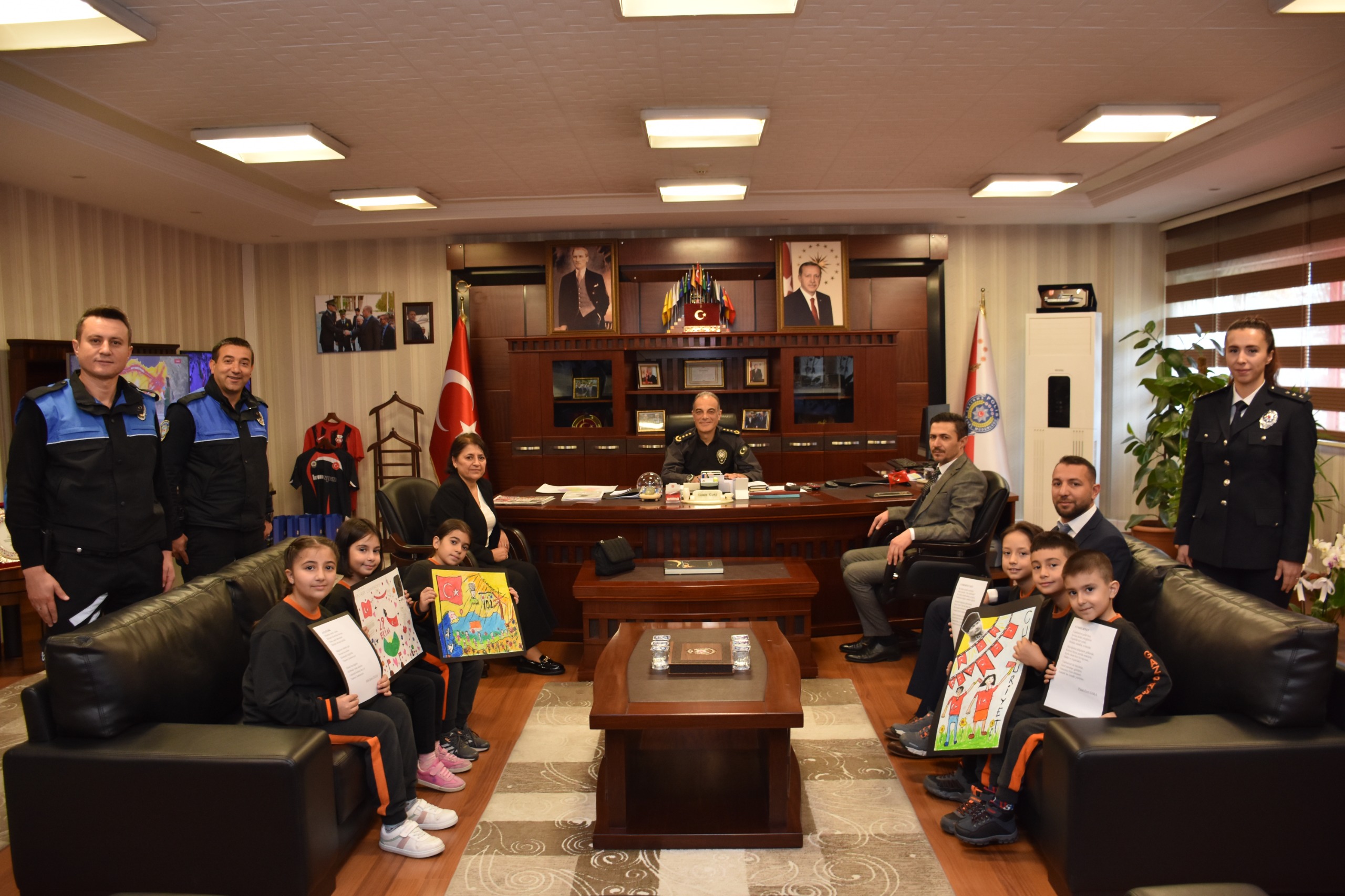 Cumhuriyetin 102. Yılında Öğrencilere Emniyet Müdürü’nden Ödül (2)