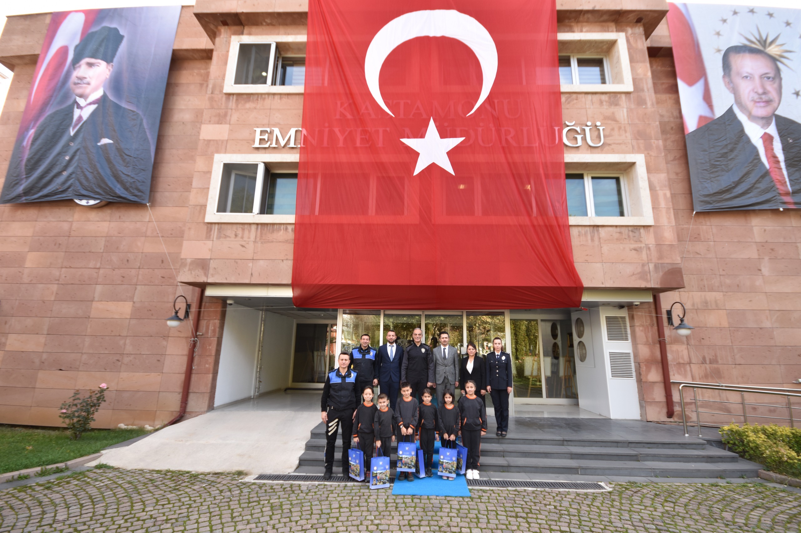 Cumhuriyetin 102. Yılında Öğrencilere Emniyet Müdürü’nden Ödül (3)