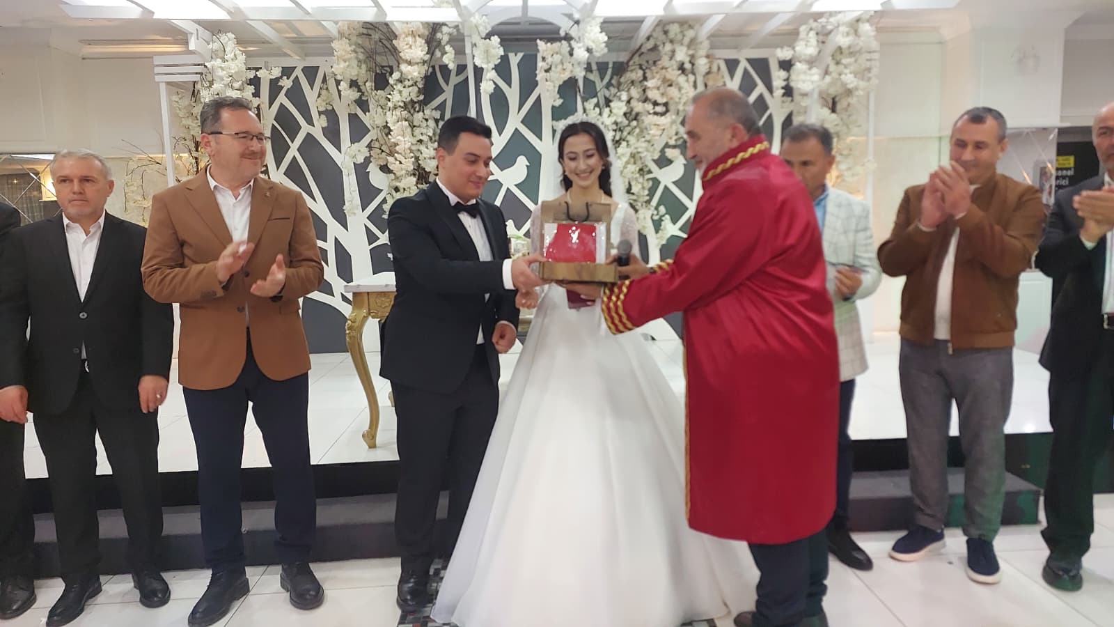 Hilal Ve Hüseyin Faruk Çiftinden Mutluluğa Imza (2)