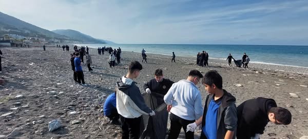 İnebolu Sahilinde Öğrencilerden Anlamlı Etkinlik (1)