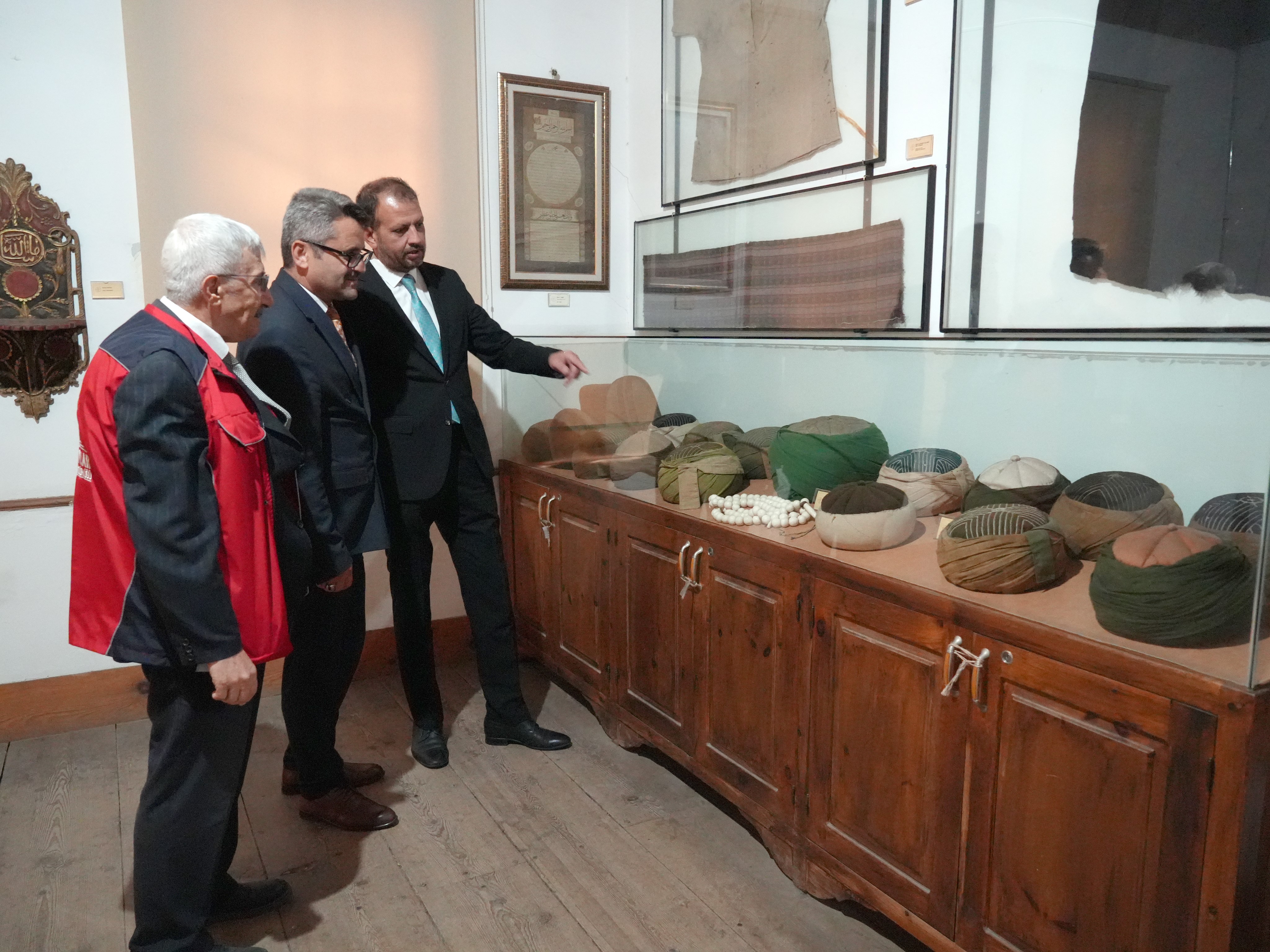 Kastamonu'daki Külliye, Sarıklarıyla Ziyaretçileri Çekiyor (2)