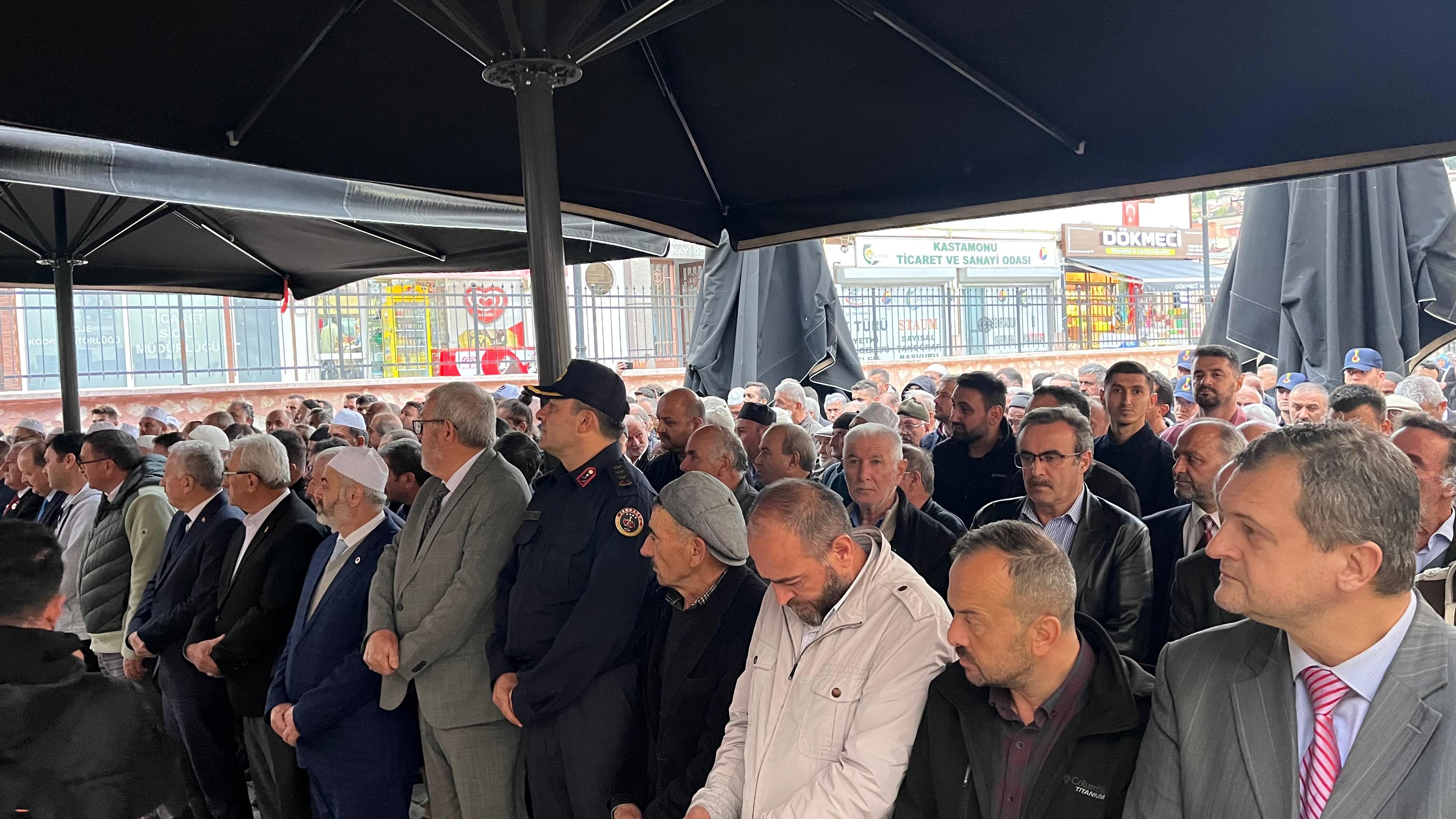 Şehit İsmail Baturoğlu'nun Annesi Zekine Baturoğlu’na Son Görev… (2)