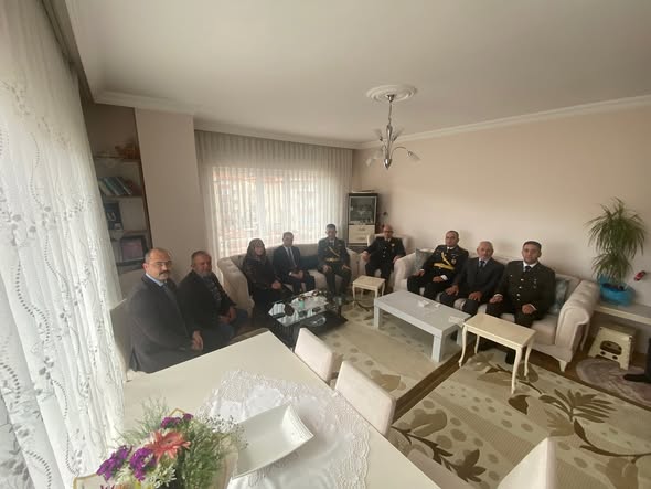 Tosya Protokolünden Şehit Engin Abay’ın Ailesine Ziyaret (3)